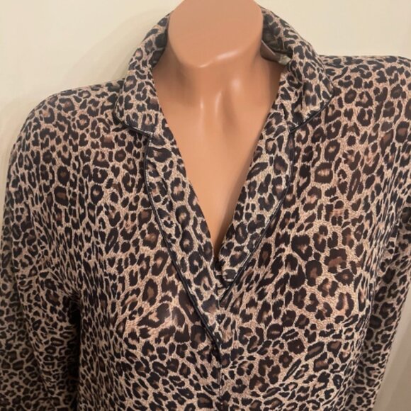 Secret Treasures. Size Medium. Pajama Top Shirt. Chiffon. Animal Print. B123 - Picture 2 of 4